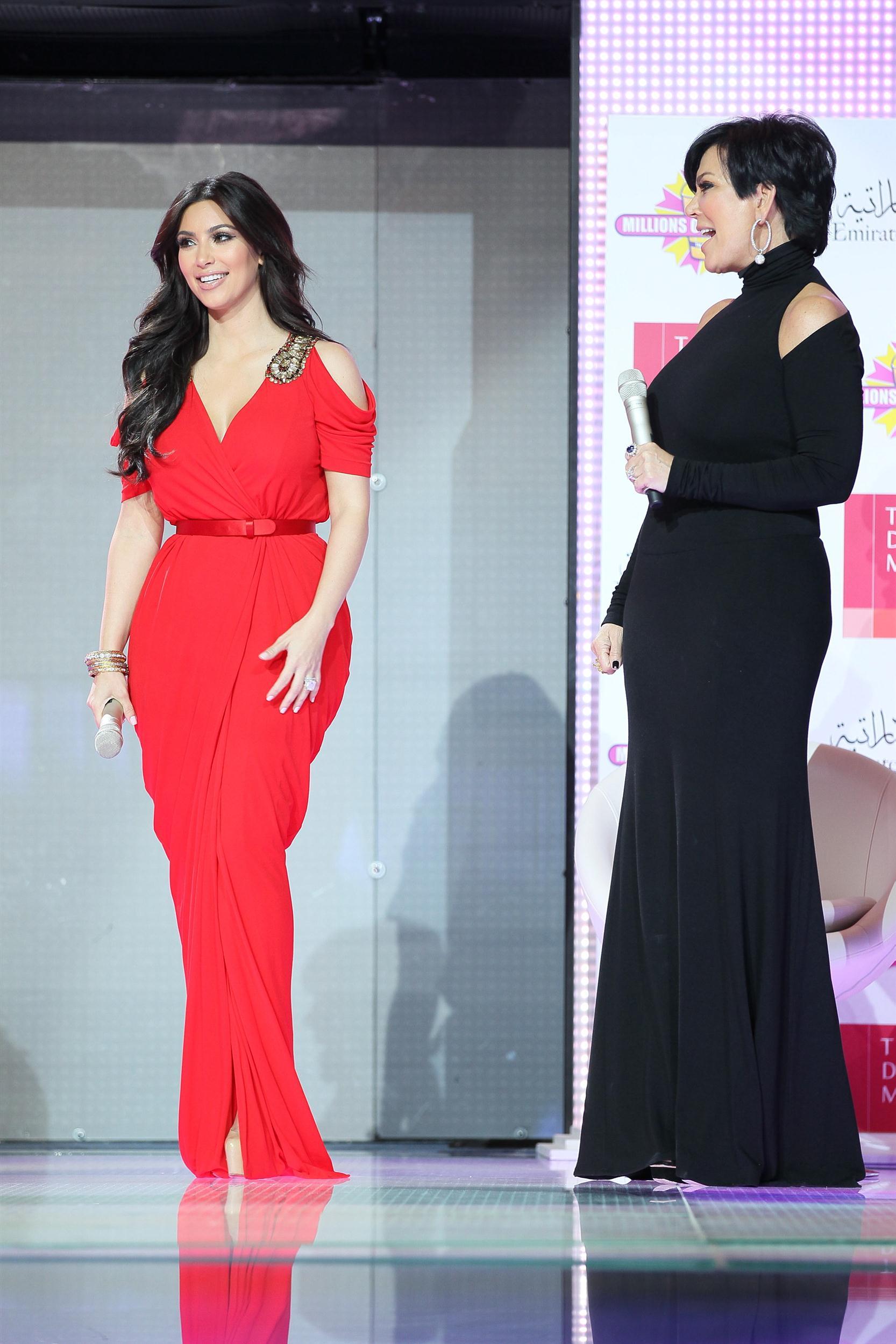 Kim Kardashian and Kris Jenner appear on a catwalk in the middle of the Dubai Mall | Picture 102861